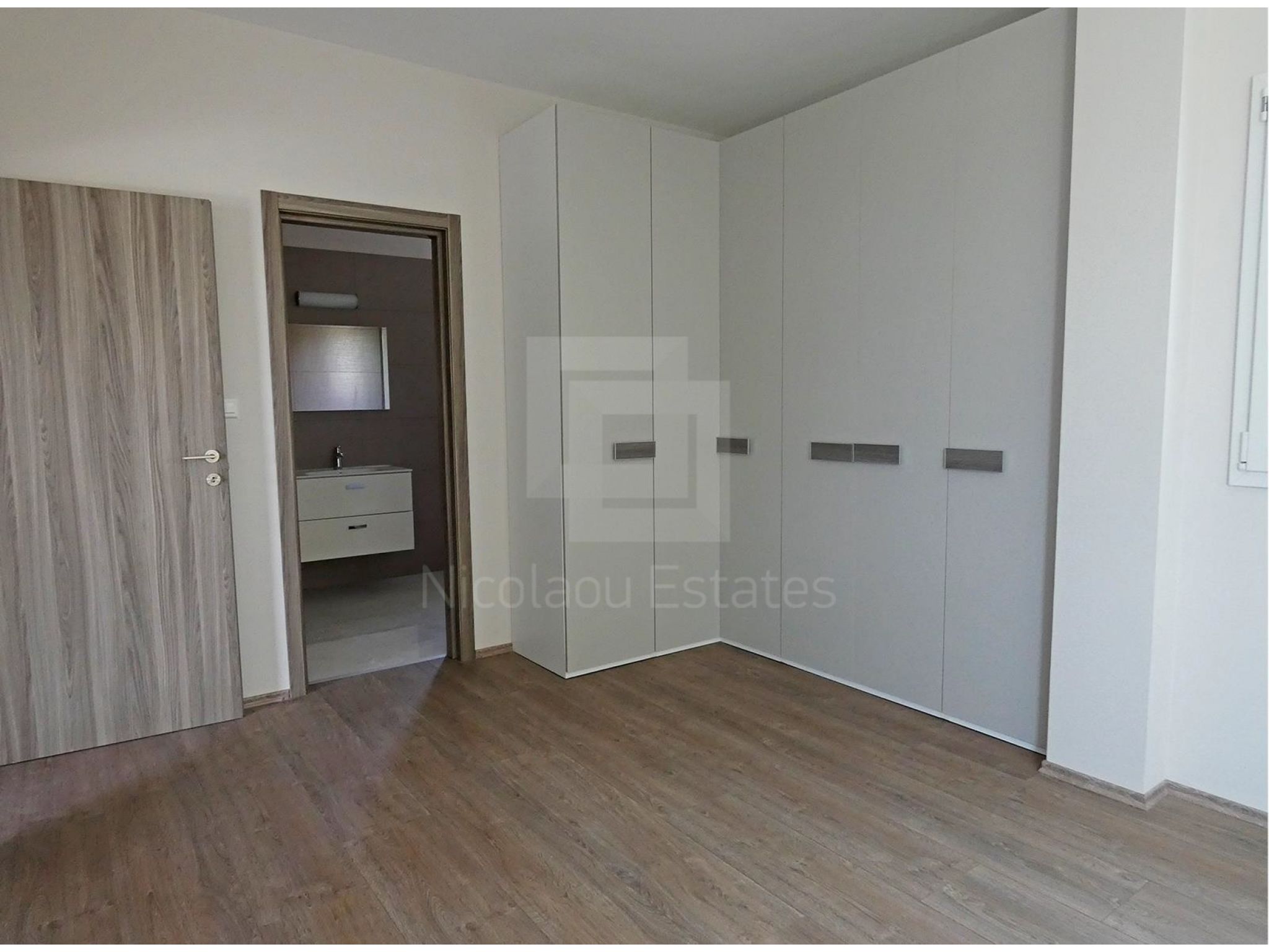 https://www.propertiescy.com/images/uploads/listings/large/12095-1567065347_master-bedroom.jpg