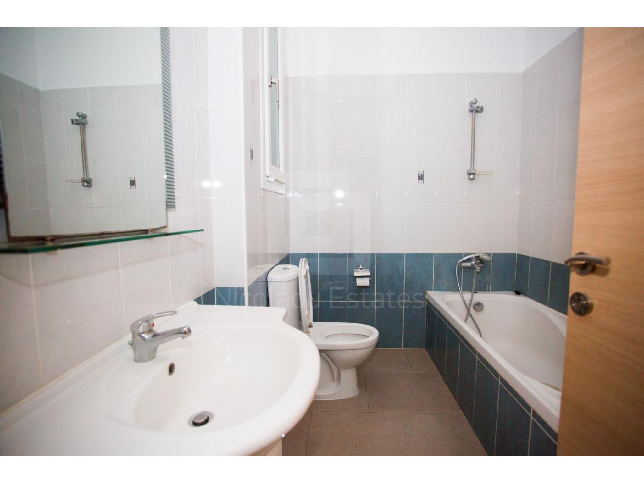 https://www.propertiescy.com/images/uploads/listings/large/17154-1627456205_90-bathroom.jpg