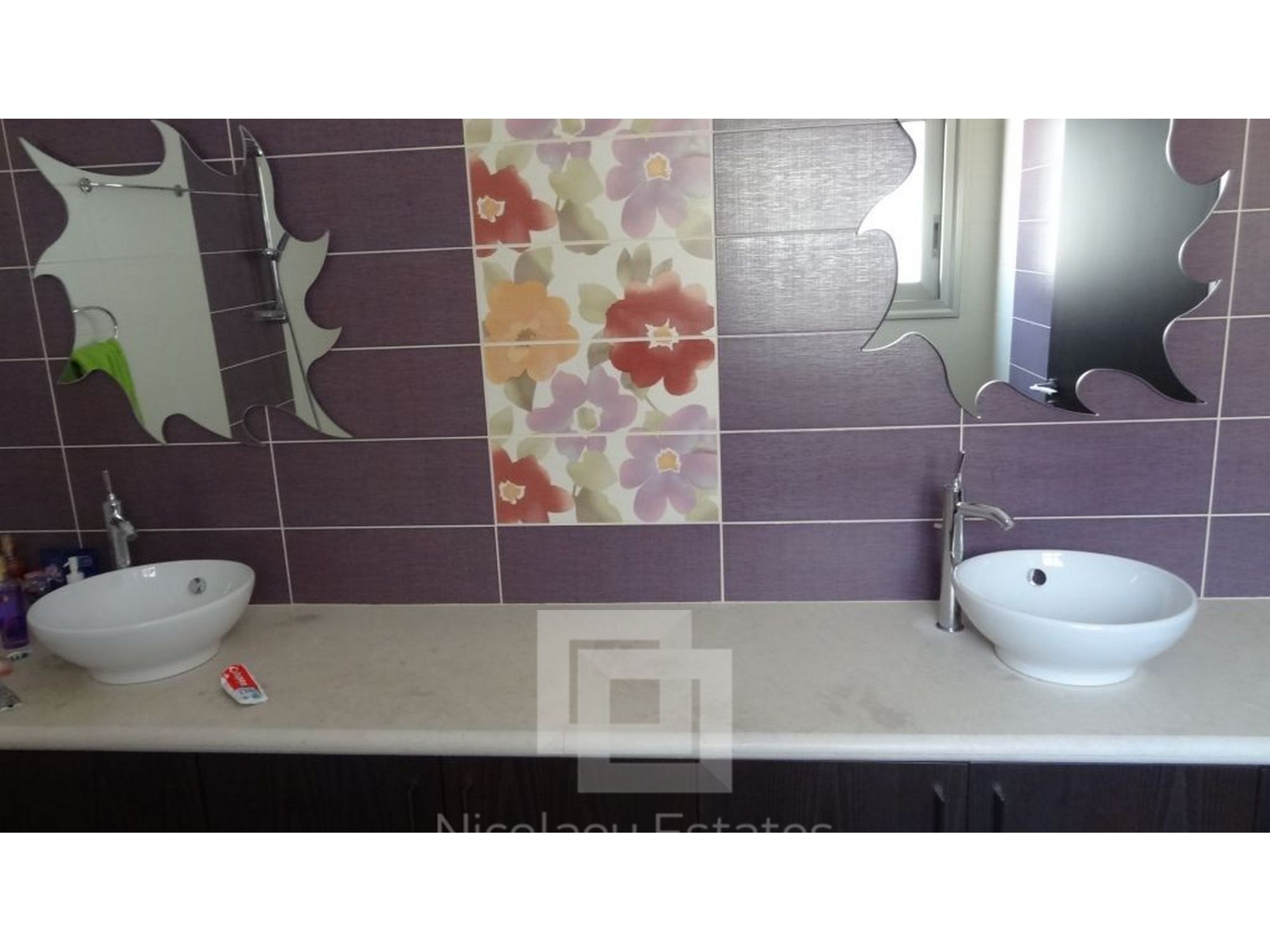 Double basins in Main Bathroom